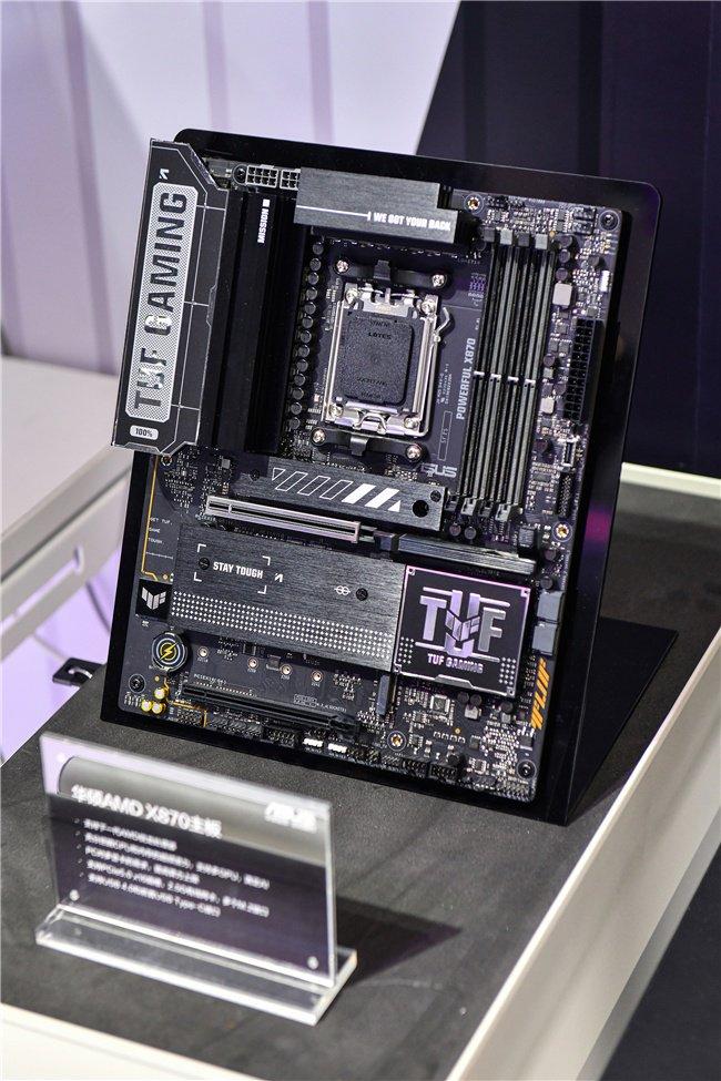 硬朗金属风格设计，华硕展示 TUF GAMING 系列 X870 芯片组 ATX 主板