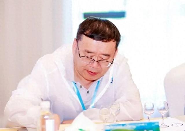 |邱树毅在好酒中国行科学考察走进伊犁河谷产区品鉴会现场 摄影/好酒地理局视频中心