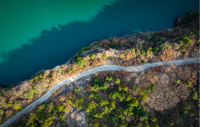 登山追绿，徒步森林步道赏辽阔太湖