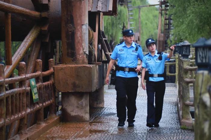 景中有“警”，兰州城关公安吹响夏季旅游“平安哨”