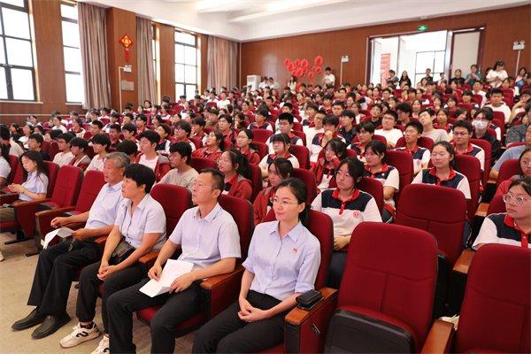 奔赴下一场山海 北大附校烟台学校举办散学典礼