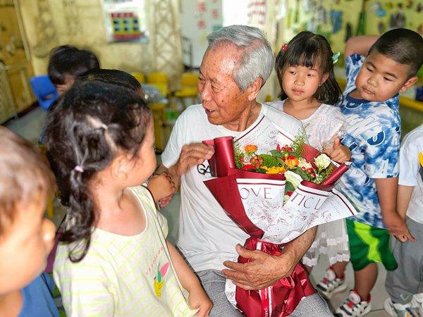 传承铁人精神 共育时代新人