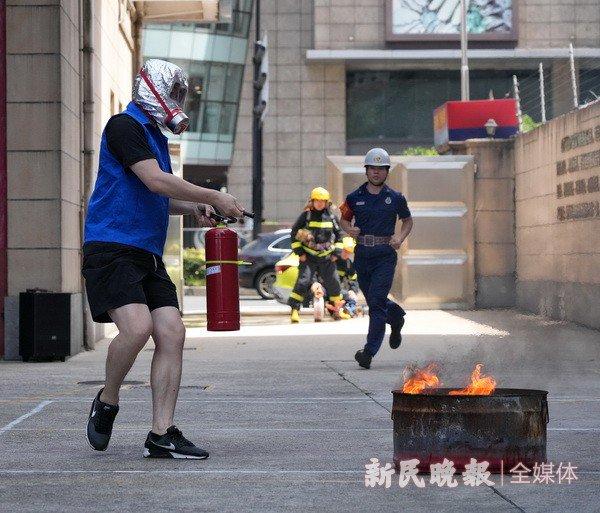 长宁区成立首支商务楼宇消防志愿队