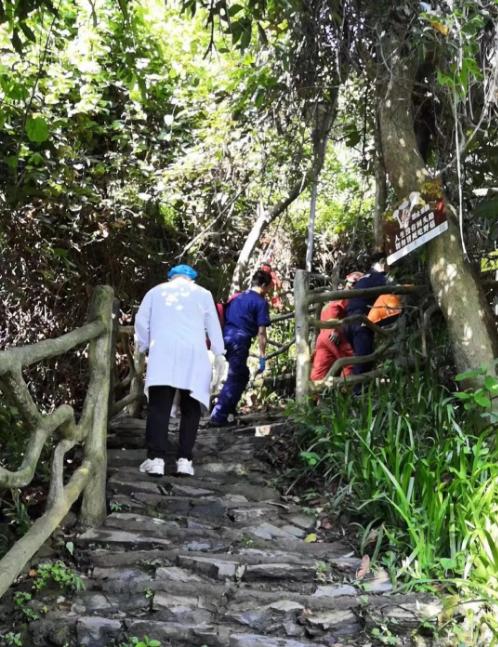 深圳多人爬山后叫120 急救中心：高温模式登山量力而行