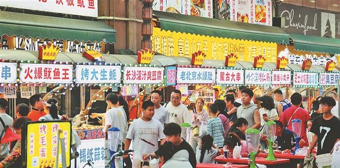 夜市里 美食飘香人声鼎沸