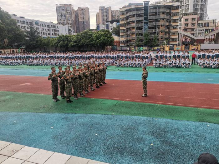 盐亭中学举行2024级新生军训动员大会