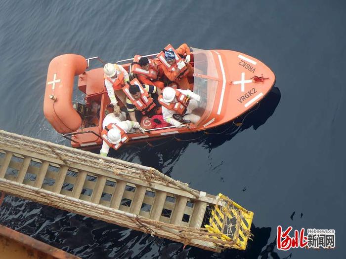 纵览原创｜韩国油船遇险中国货船救起14人，船长及多名救人船员来自河北，救人细节披露