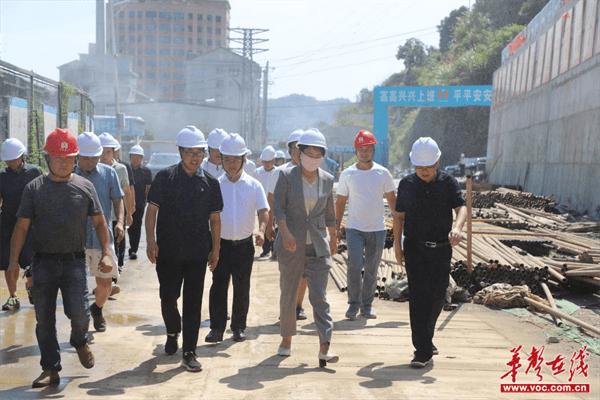 益阳市领导赴安化二中现场督办安化县教育民生项目