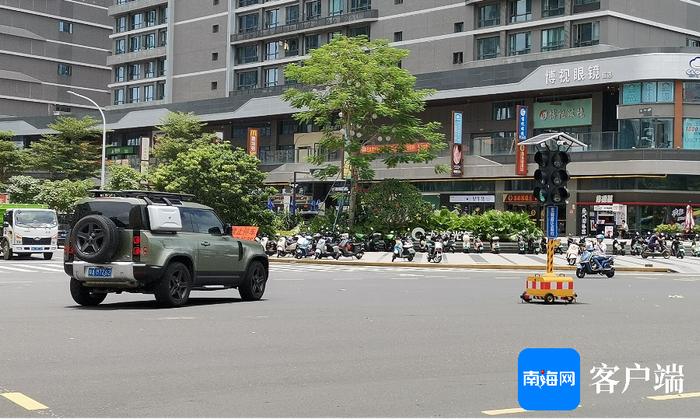 无红绿灯隐患大 海口交警部门安装临时红绿灯“解民忧”