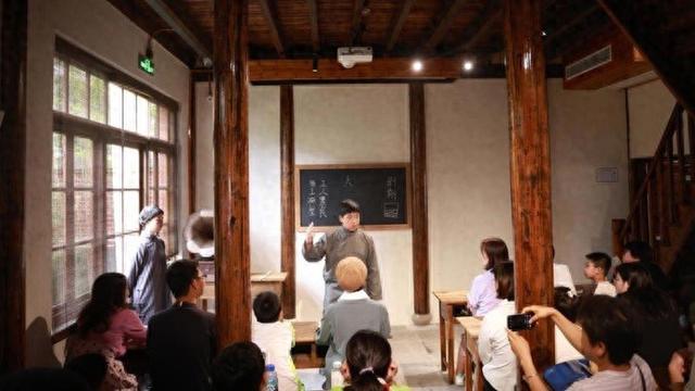 红色情景短剧演出季开幕，再现沪西工人半日学校创办的红色旅程