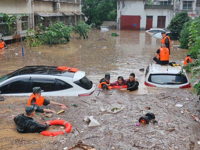 暴雨来袭 陕西宝鸡在行动