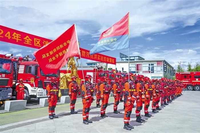 组织开展防汛抗洪应急救援实战演练