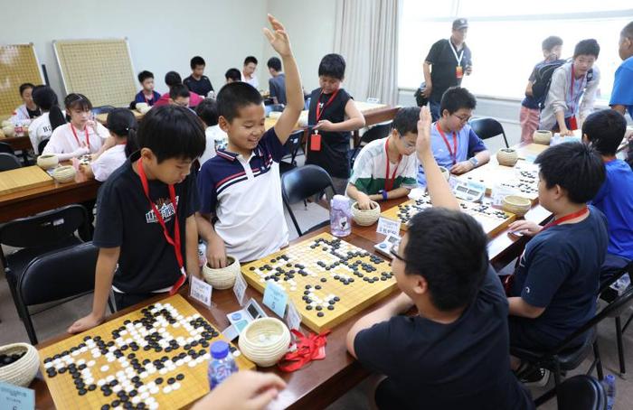 北京市中小学生棋星杯大赛决赛进行中，三百余小棋手同场竞技