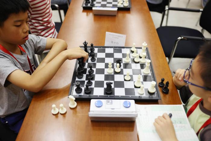 北京市中小学生棋星杯大赛决赛进行中，三百余小棋手同场竞技