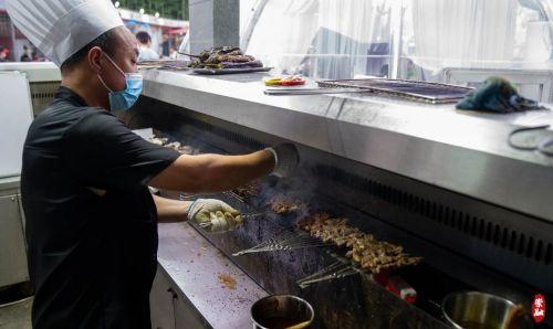 夏日“烟火气”点亮乡村“新夜态”