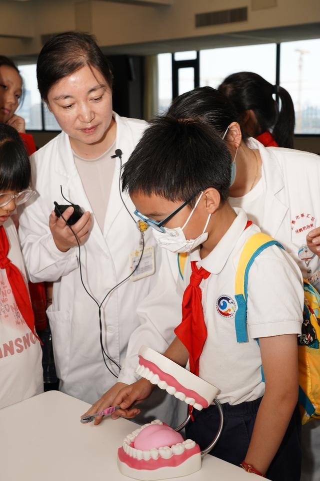 今年暑期，上海这些中小学生“组团”学习了一些新技能