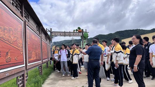 西安思源中学劳动教育及科学教育实践基地 | 高山蔬菜园的科学探索与成长之旅