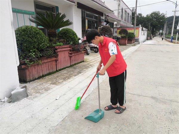 丹江口市浪河镇中心学校：小手牵大手 环境整治齐动手