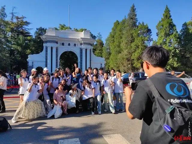 “一分钟抢完预约名额”，大学开放应有更多探索|青年说