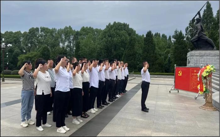 浠水县实验高中党员干部赴红安红色教育基地