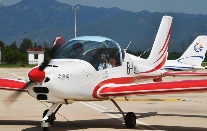 挑战高空跳伞、体验驾驶飞机  延庆区集中推介低空旅游项目