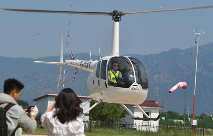 挑战高空跳伞、体验驾驶飞机  延庆区集中推介低空旅游项目