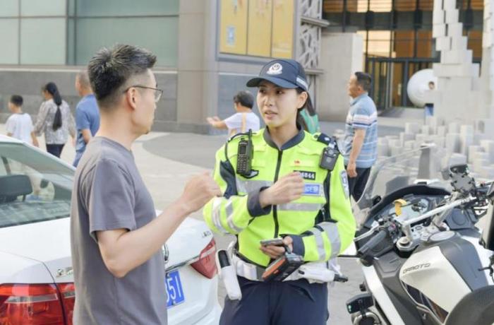 北京交警女铁骑“扩编”  5名女民警新加入