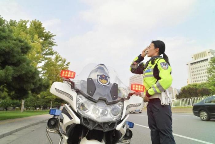 北京交警女铁骑“扩编”  5名女民警新加入