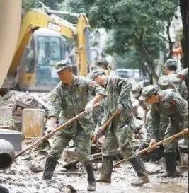 写在抗洪大堤上的合格答卷——湖南省军区组织官兵民兵参加抗洪抢险闻思录