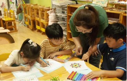 陕西艺术职业学院美术与设计学院赴陕西师范大学实验幼儿园开展“七彩童年”志愿服务活动