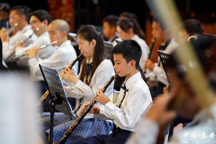 秦安县庆祝中华人民共和国成立75周年暨广州小天使“寻根祭祖·乐动龙城”交响音乐会掠影