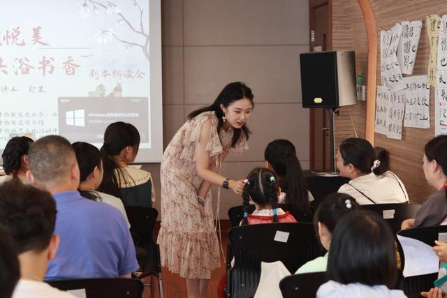 “贾宝玉”反串“林黛玉”，这场朗读会还有角色扮演