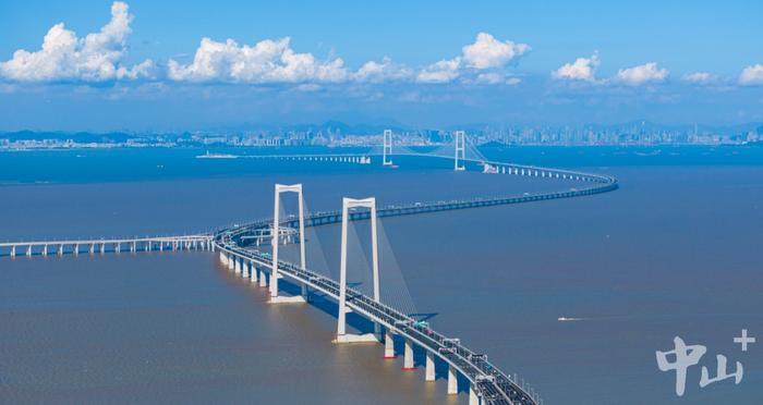 深中通道开通,周边游客纷至沓来。记者 夏升权 摄
