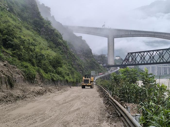 闻令而动！四川交通全力做好汉源县受灾道路抢通和运输保障工作