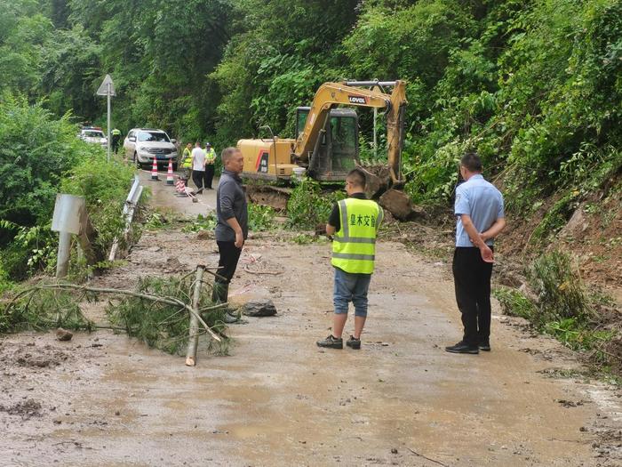 闻令而动！四川交通全力做好汉源县受灾道路抢通和运输保障工作