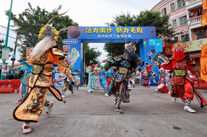 多图｜朱芳雨、李群临场指导，2024年广州南沙男子篮球联赛开幕战在潭州球场打响