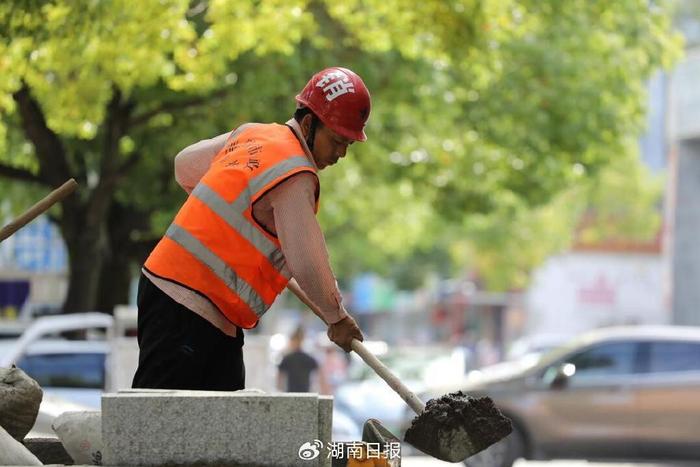 致敬高温下的“守护者”