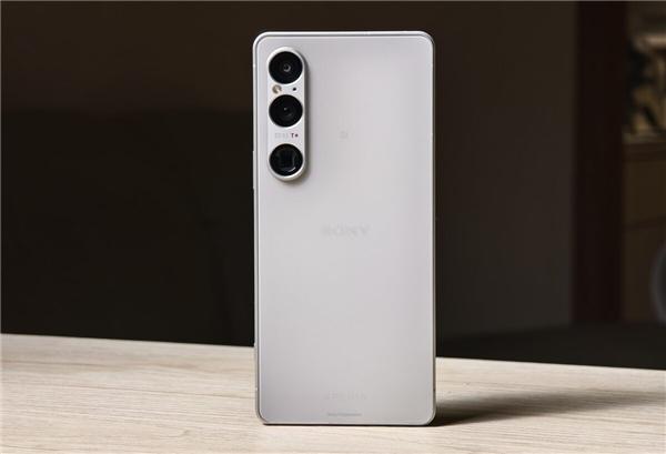 索尼Xperia 1 VII外观曝光：相机条设计 媲美Google Pixel