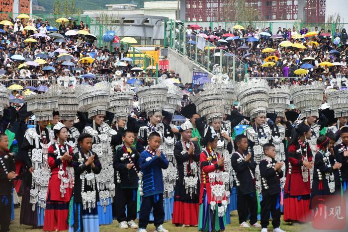 图集丨布拖彝族传统火把节开幕