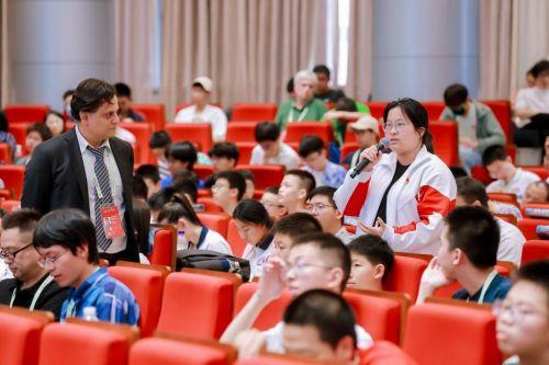 “智慧领航·ICBS科普之旅”成功举办 科学家引领青少年探索科学奥秘