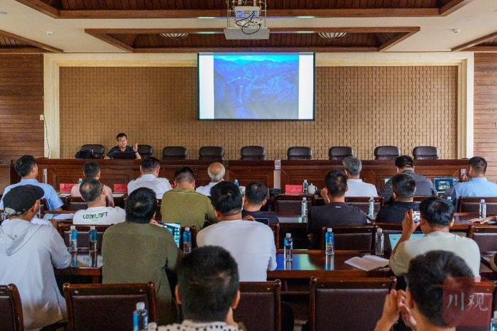 C视觉丨传经送宝 川渝新闻摄影业务培训会在重庆市彭水县“开讲”