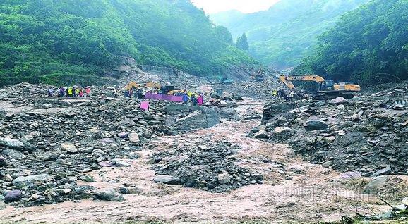 四川搭建临时救援通道