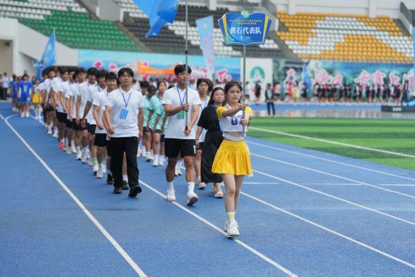 全省中学生组足球冠军赛暨特色学校足球比赛在郧西开幕