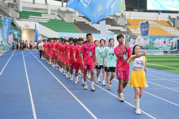 全省中学生组足球冠军赛暨特色学校足球比赛在郧西开幕