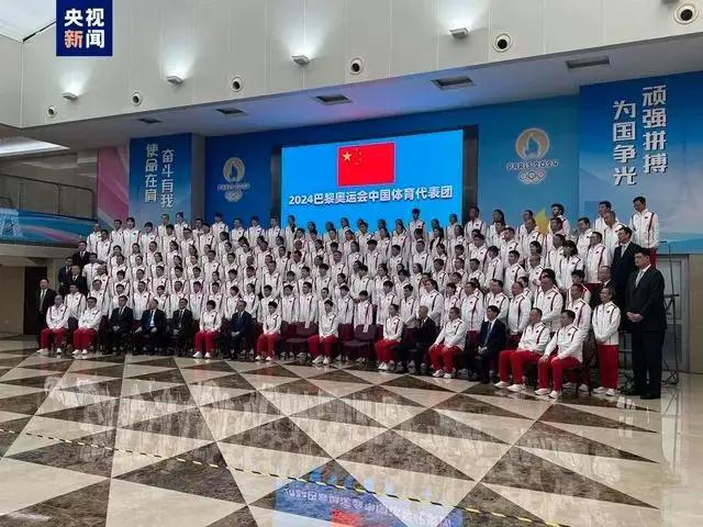 热闻|你的奥运对手也许刚小学毕业！中国体育代表团里的“小孩哥”和“小孩姐”在巴黎刮起“青春风暴”