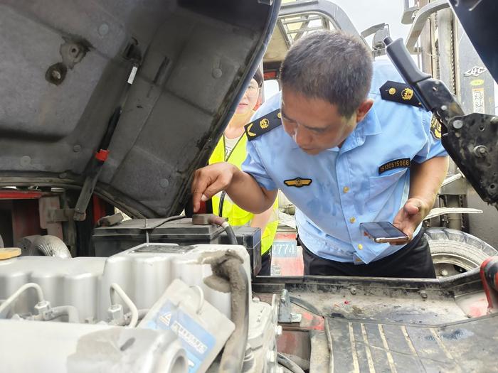 读图丨临邑推进非道路移动机械定位装置安装