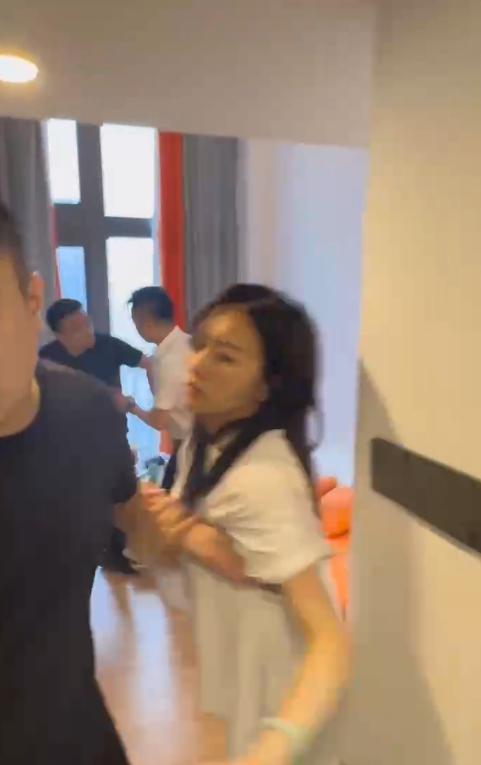 婚姻家庭幸福建设协会副主席，被丈夫捉J在床…