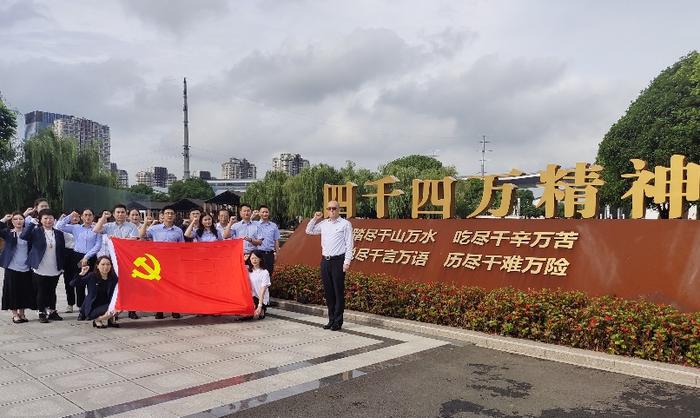 人保寿险无锡中支组织开展“学党纪 强党性 担使命 建新功”主题党日活动