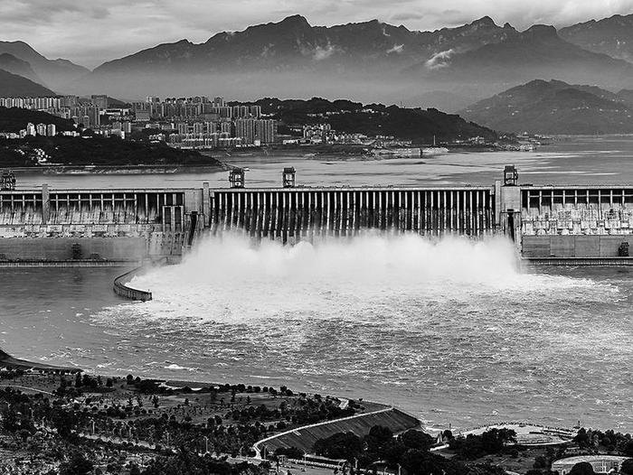 三峡水库下泄流量逐步压减