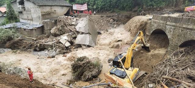 四川汉源：深夜山洪倾泻，仍有29人失联，山洪泥石流灾害缘何频发？